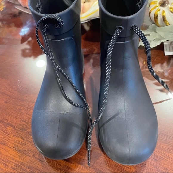 CROCS Other - Crocs rain boots size W4 like NEW price firm